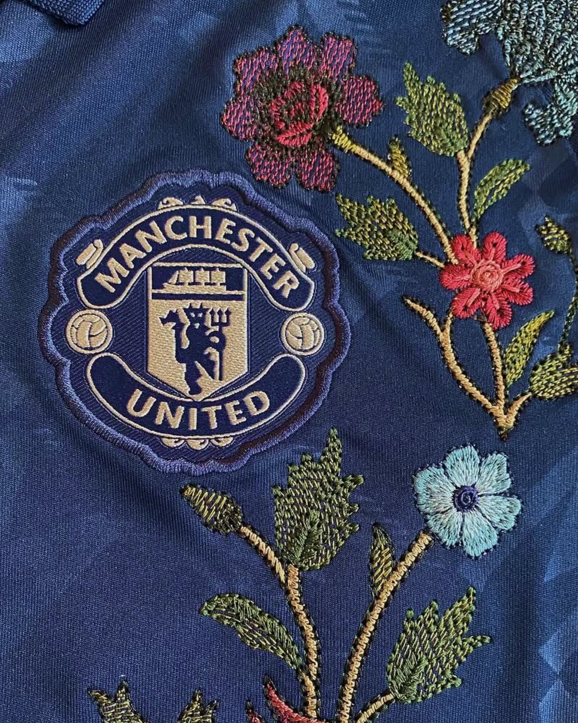 Manchester United 'Theatre of Roses' Edition